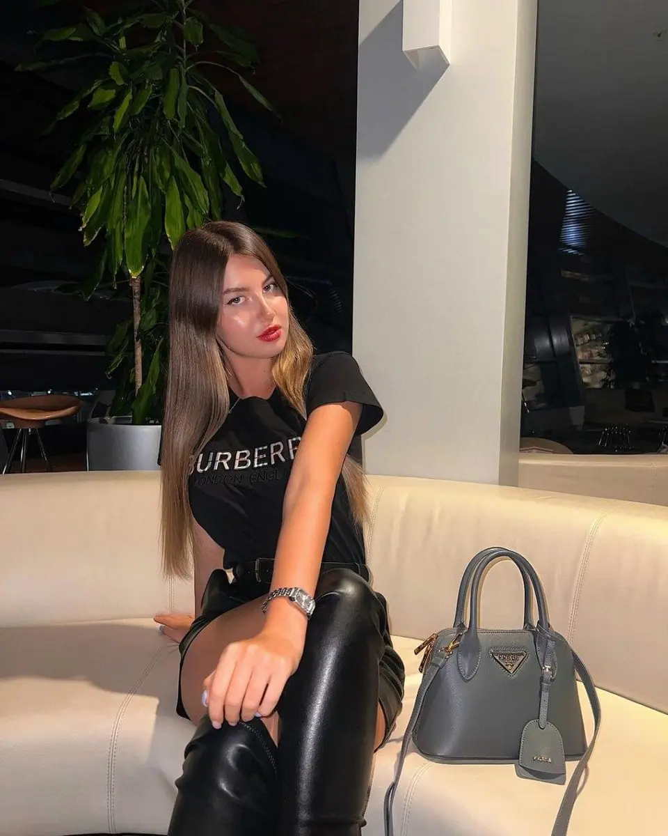Nina escort in Munich