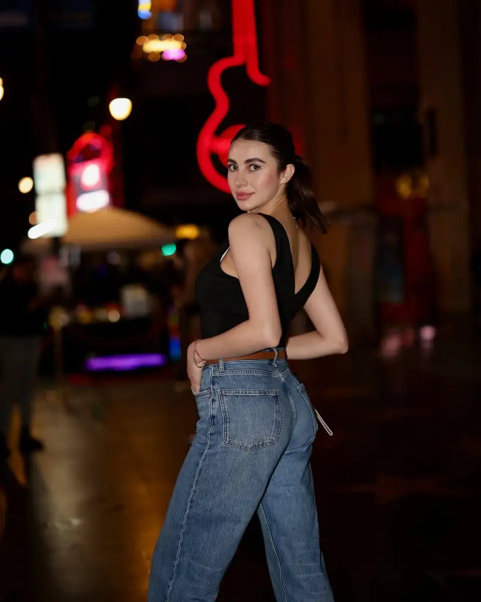 Penelope escort in Munich