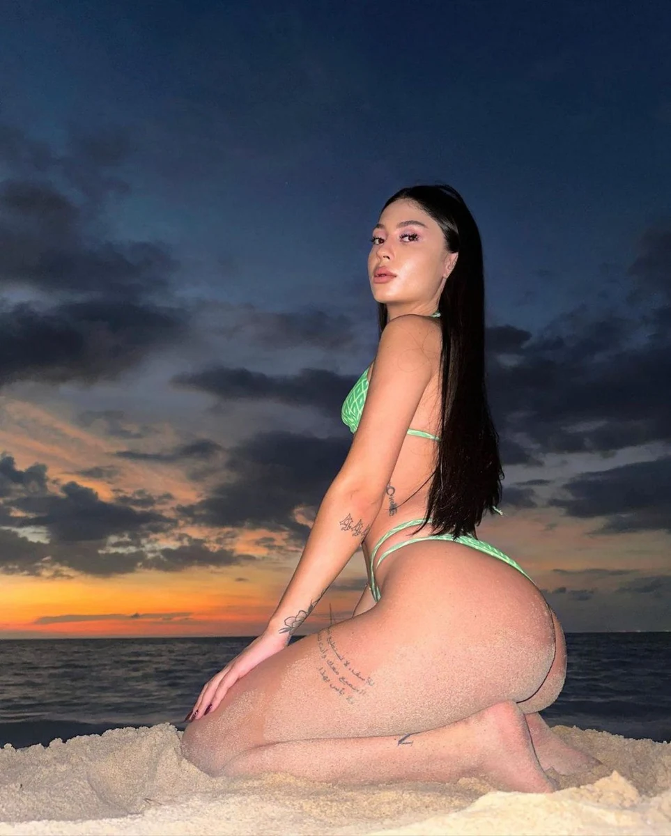 Violet escort in Munich