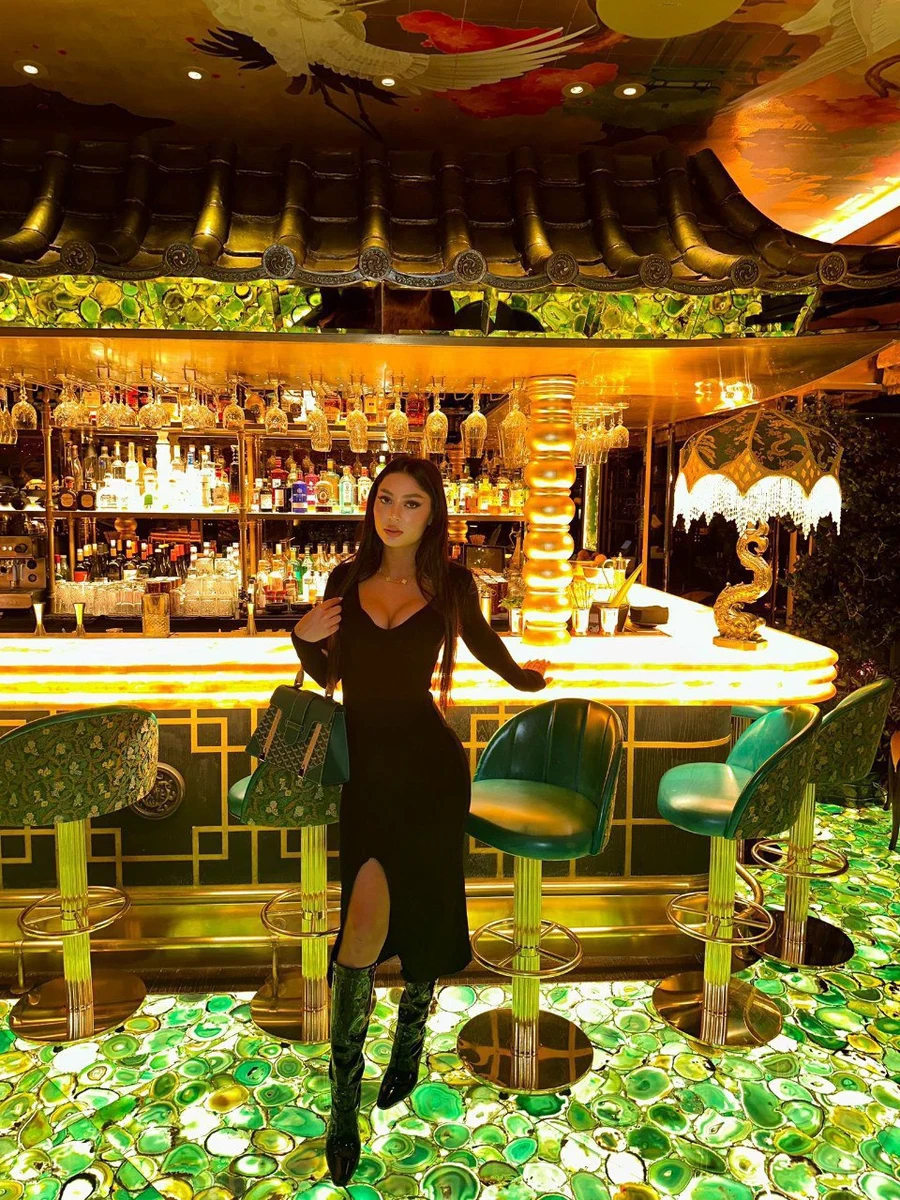 Violet escort in Munich