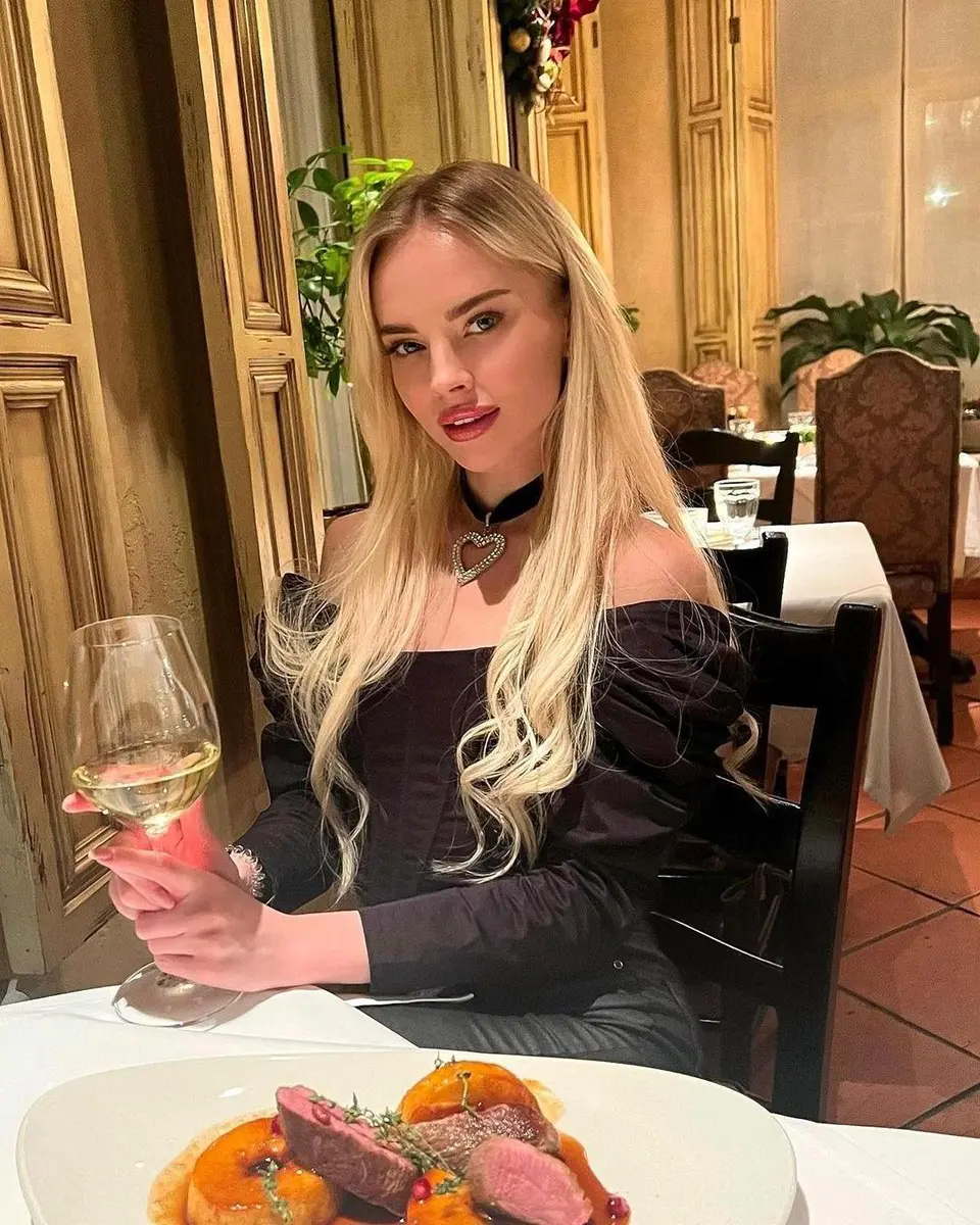 Zoelle escort in Munich
